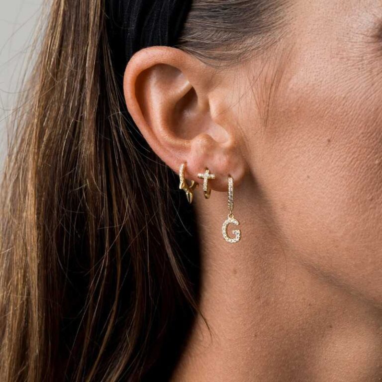 How To Choose Earrings? (Hair Length, Hair Color, And Face Shapes) – 2023 Guide