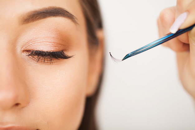 How Long do Eyelash Extensions Last – 2023 Guide