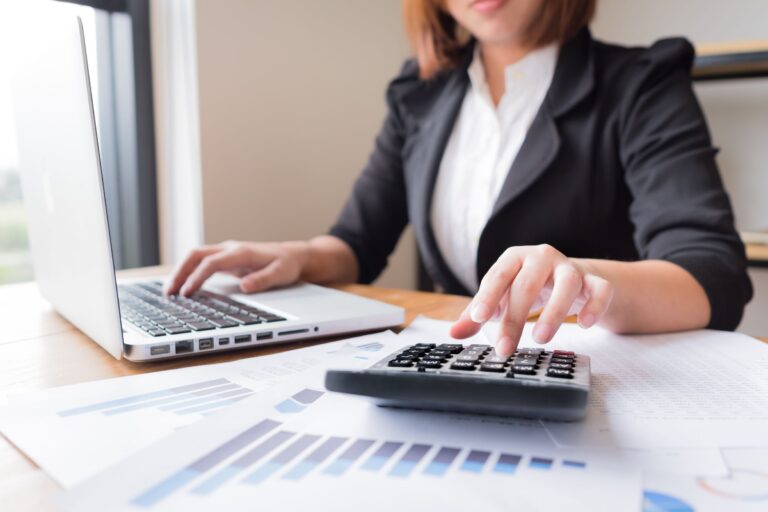 6 Mistakes to avoid when Hiring Accounting Services – Are Women better?