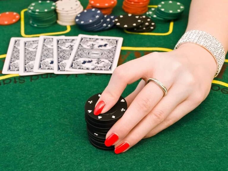 Famous Female Poker Players: Women Who Dominate the Poker Scene