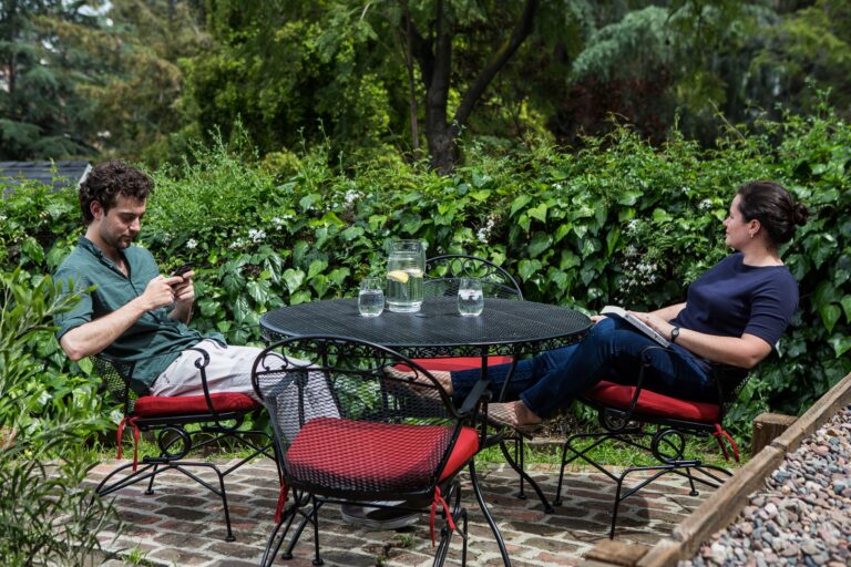 How to Choose the Right Seating for Your Outdoor Dining Area