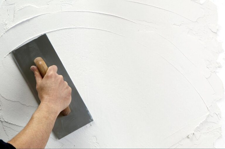 Luxurious Bedroom Makeover: Venetian Plastering Tips for Couples