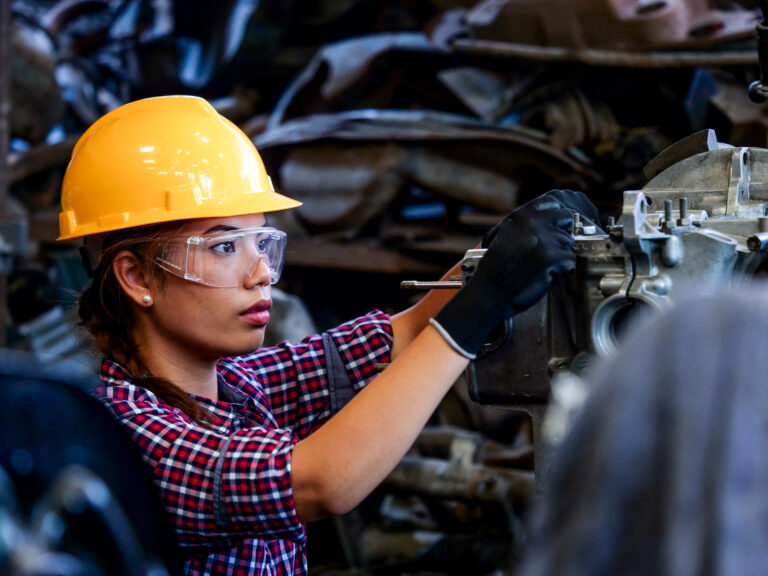 How Women Are Evening the Odds in Automotive Mechanics Industry (2023)