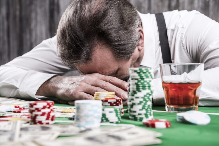 Understanding the Gamblers Mind: Why Online Gambling Persists Despite the Risks