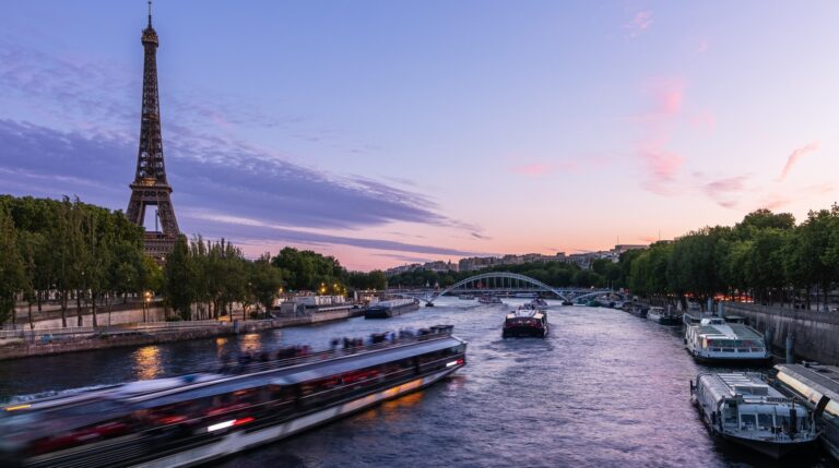 Paris Nightlife: A Woman Guide to the City of Lights